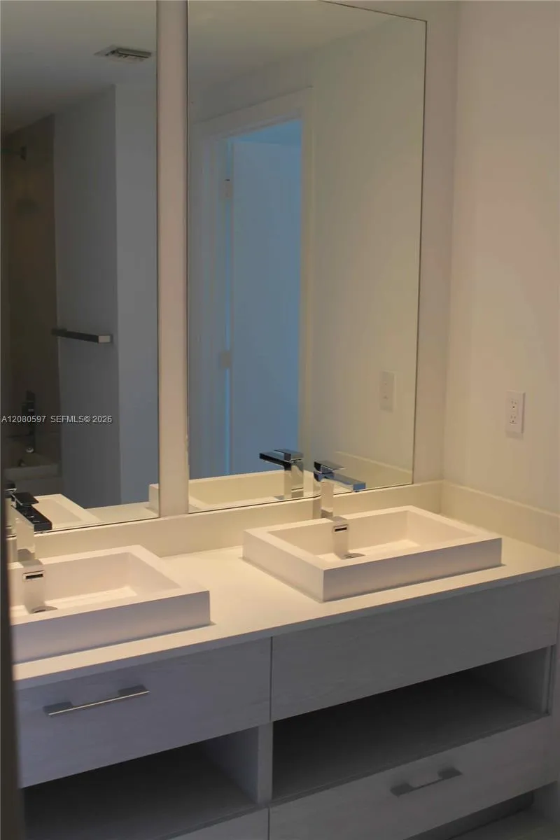 45 SW 9th St #2809 Miami, FL 33130