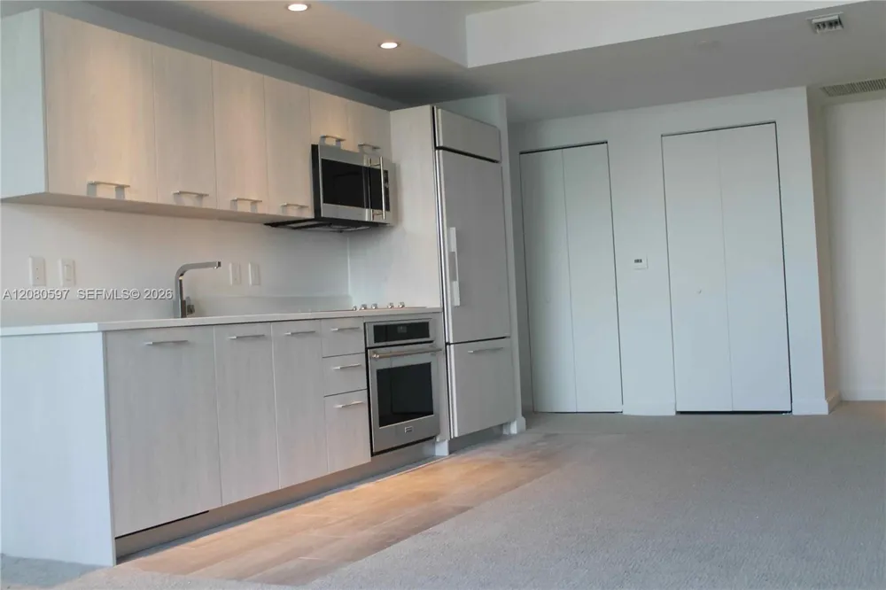 45 SW 9th St #2809 Miami, FL 33130