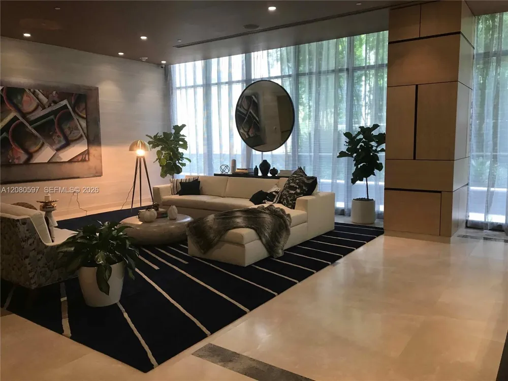 45 SW 9th St #2809 Miami, FL 33130