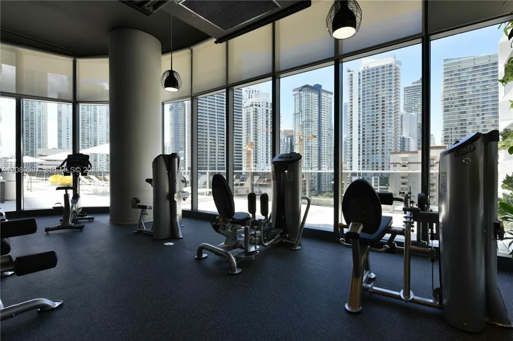 45 SW 9th St #2809 Miami, FL 33130