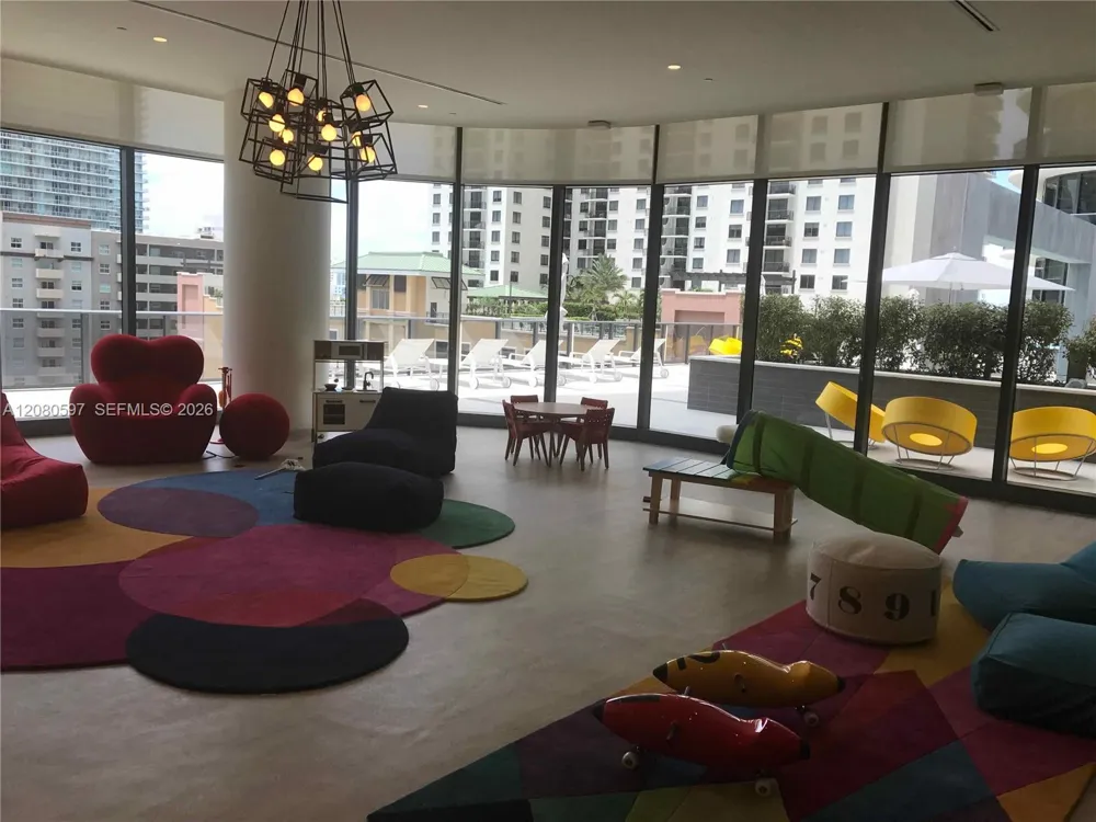 45 SW 9th St #2809 Miami, FL 33130