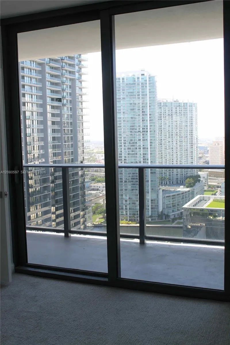 45 SW 9th St #2809 Miami, FL 33130