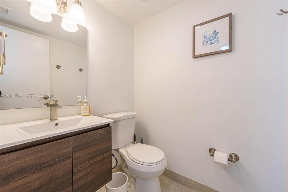 2401 Collins Ave #712 Miami Beach, FL 33140