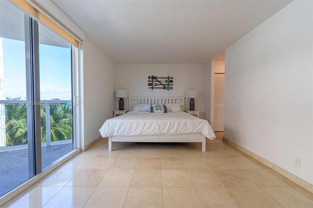 2401 Collins Ave #712 Miami Beach, FL 33140