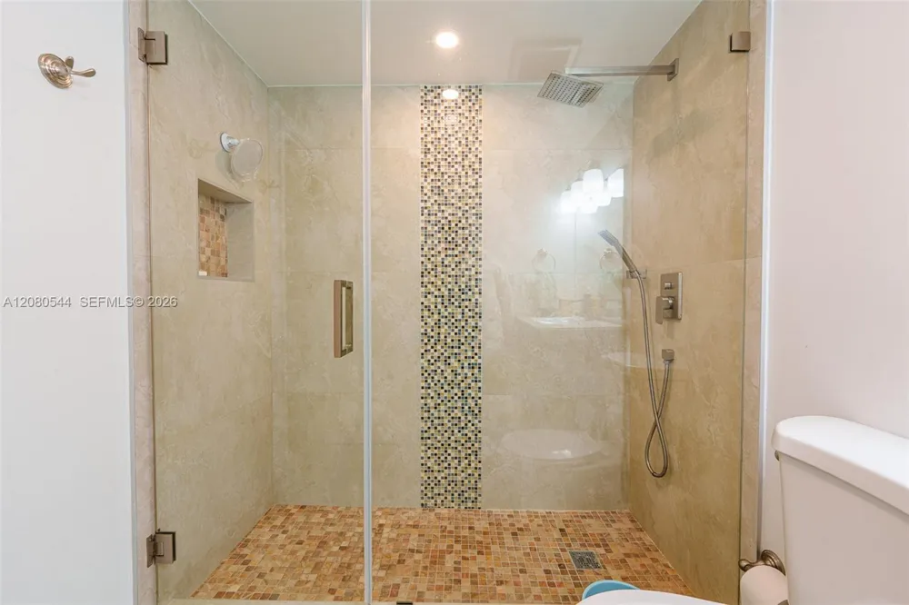 2401 Collins Ave #712 Miami Beach, FL 33140