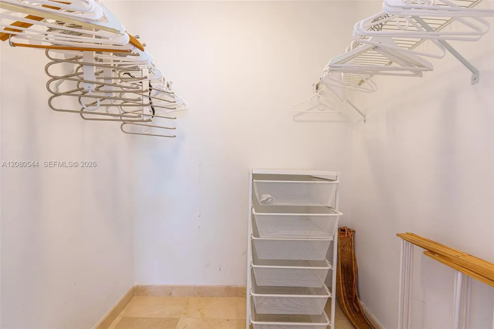 2401 Collins Ave #712 Miami Beach, FL 33140