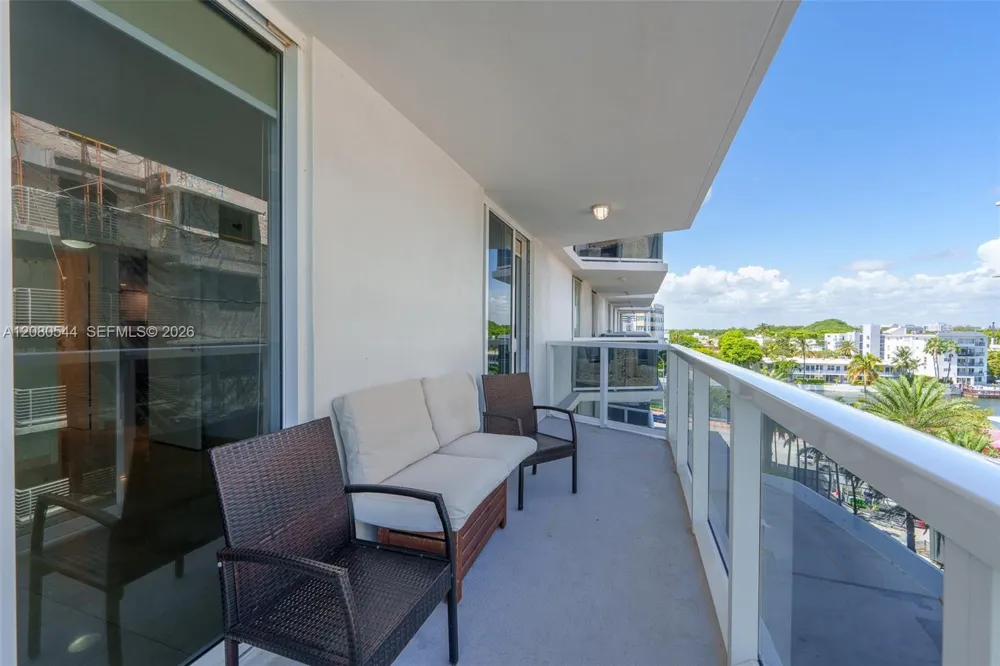 2401 Collins Ave #712 Miami Beach, FL 33140