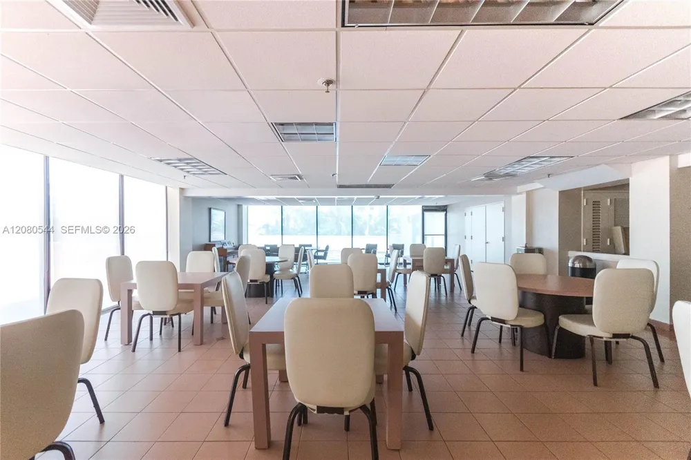 2401 Collins Ave #712 Miami Beach, FL 33140