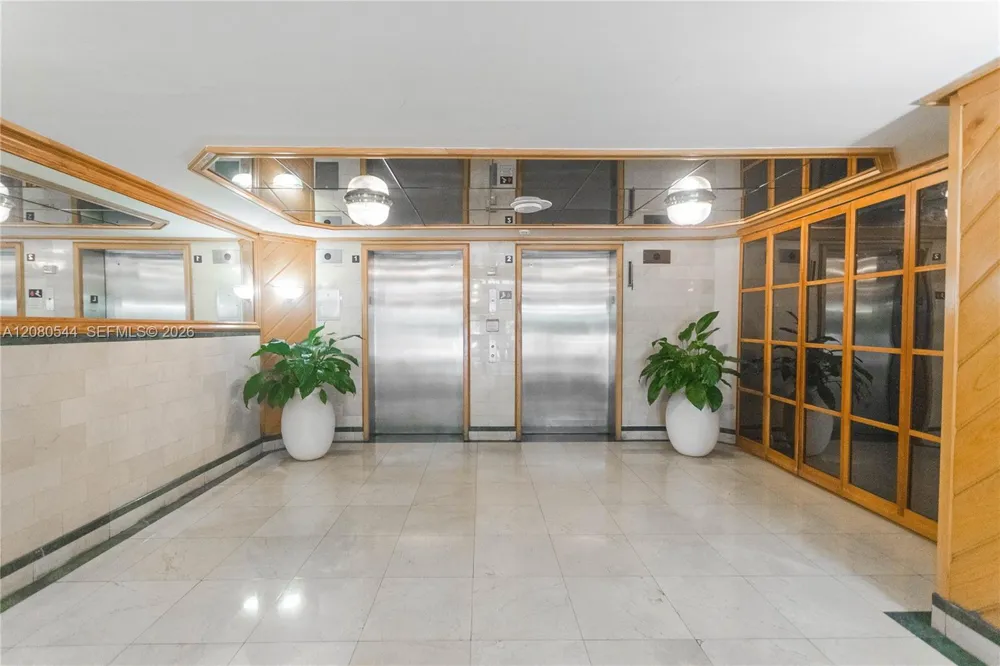 2401 Collins Ave #712 Miami Beach, FL 33140