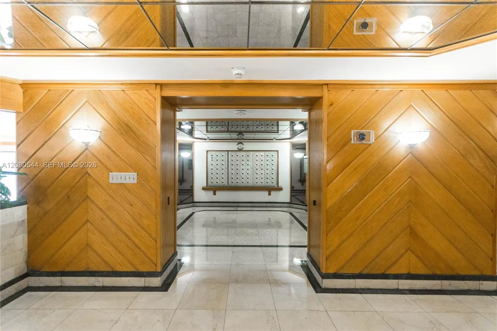 2401 Collins Ave #712 Miami Beach, FL 33140