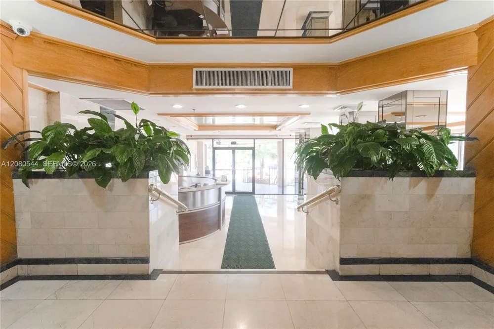 2401 Collins Ave #712 Miami Beach, FL 33140