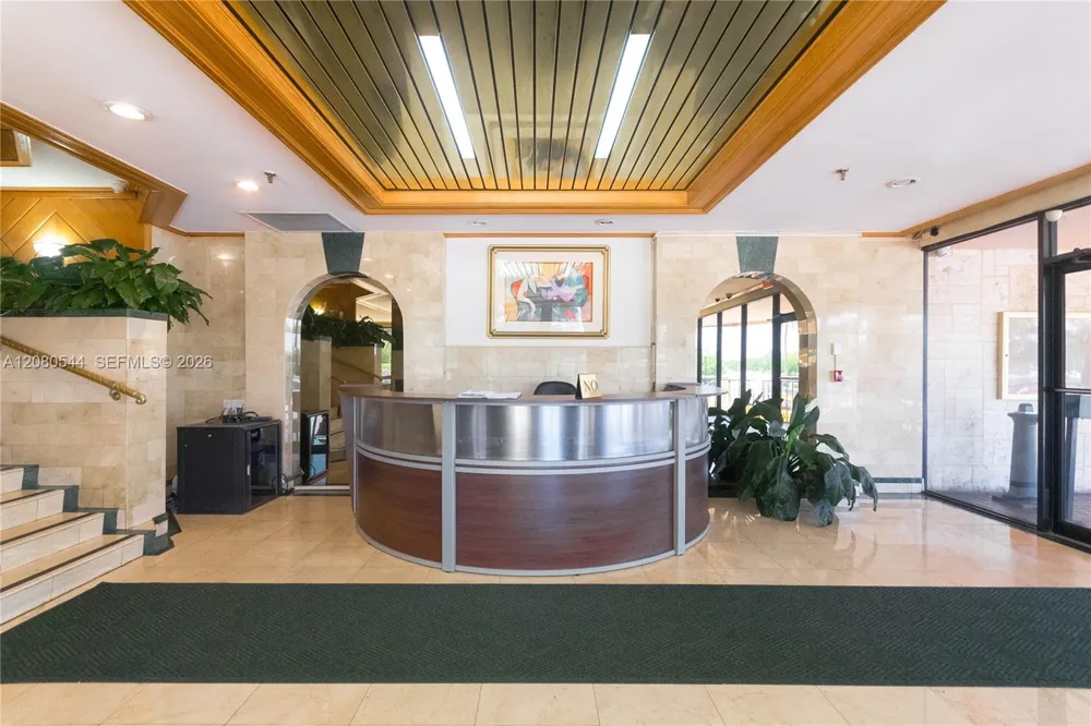 2401 Collins Ave #712 Miami Beach, FL 33140