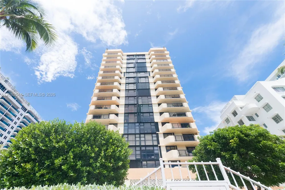2401 Collins Ave #712 Miami Beach, FL 33140