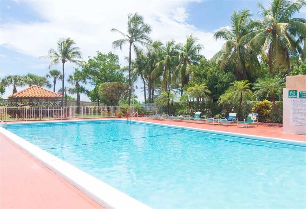 2401 Collins Ave #712 Miami Beach, FL 33140
