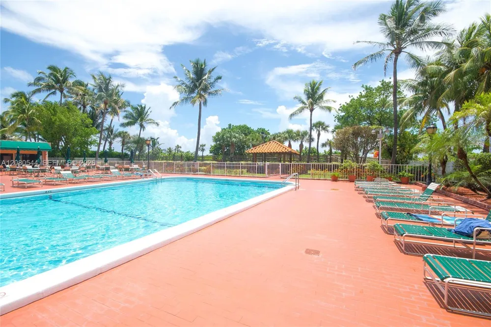 2401 Collins Ave #712 Miami Beach, FL 33140