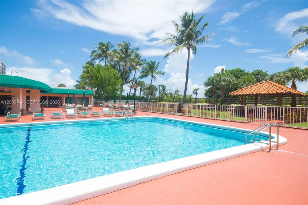 2401 Collins Ave #712 Miami Beach, FL 33140