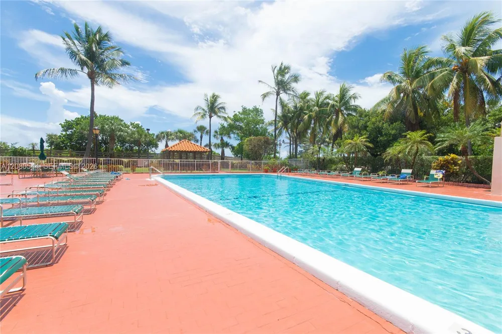 2401 Collins Ave #712 Miami Beach, FL 33140