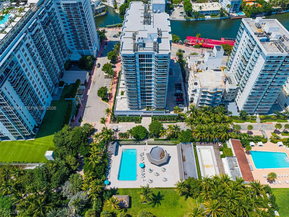 2401 Collins Ave #712 Miami Beach, FL 33140