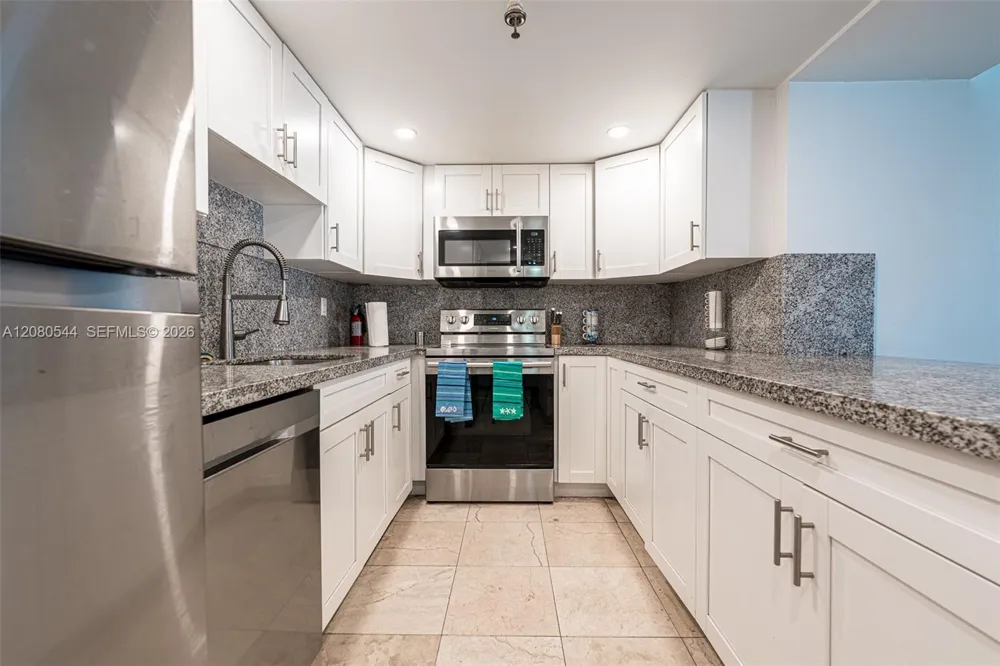 2401 Collins Ave #712 Miami Beach, FL 33140