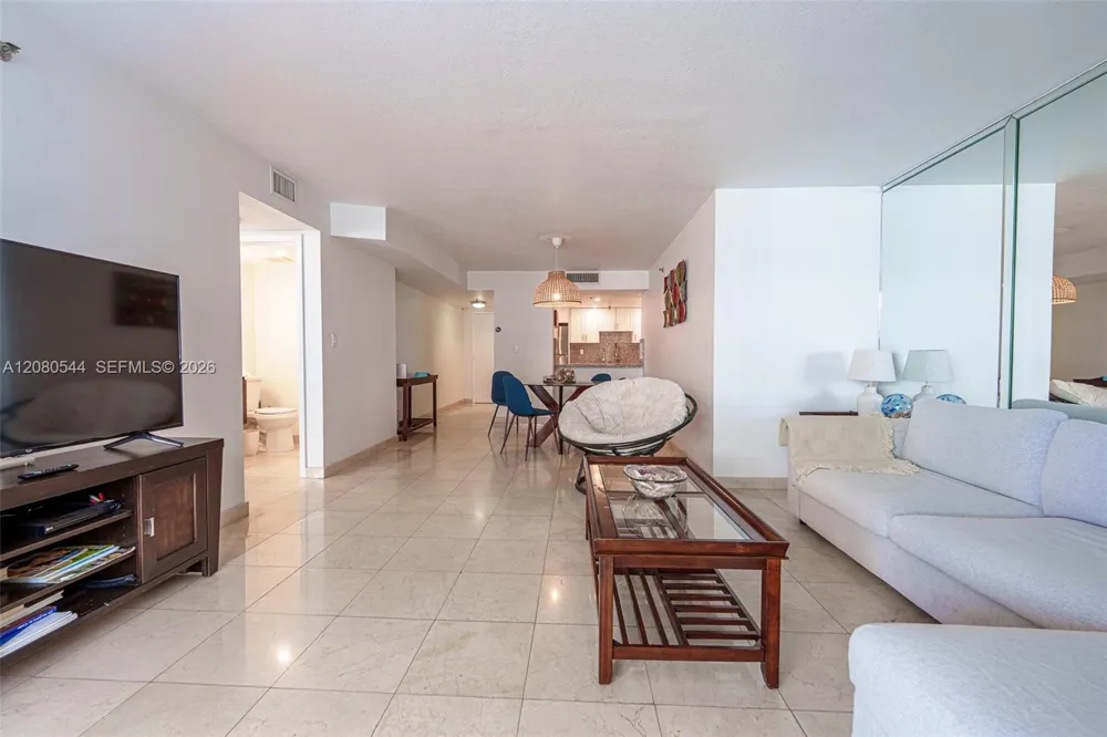 2401 Collins Ave #712 Miami Beach, FL 33140