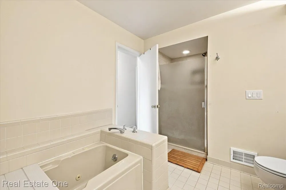 6622 Fieldstone Court West Bloomfield Charter Township, MI 48322