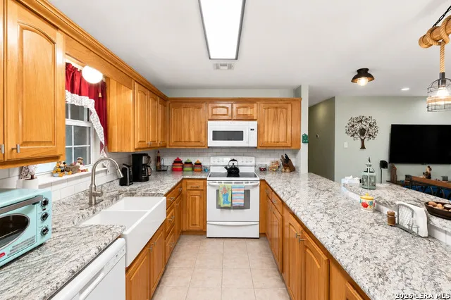 652 TAMARACK DR Canyon Lake, TX 78133