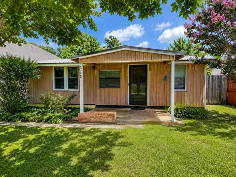3229 Hiawatha Trail