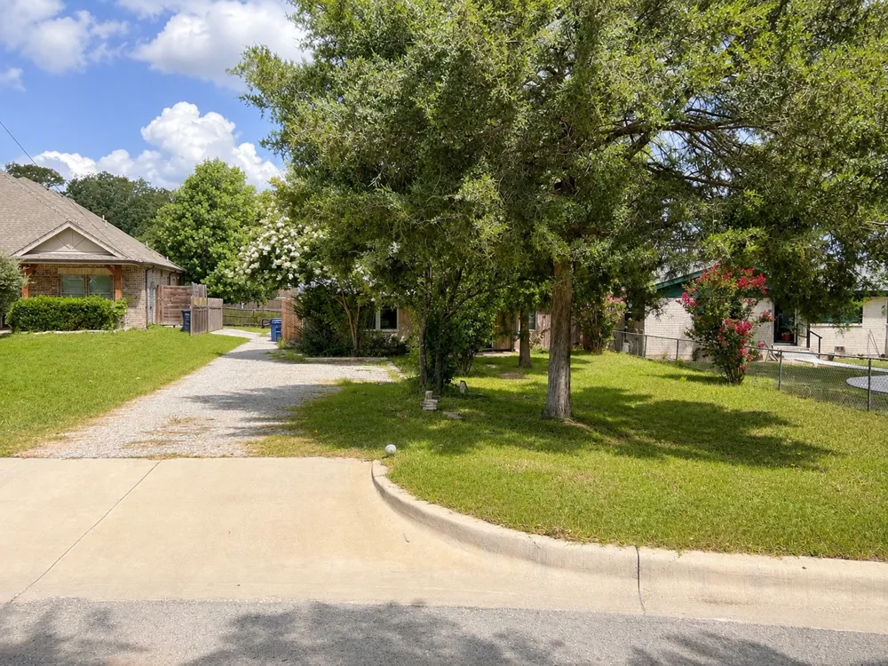 3229 Hiawatha Trail Lake Worth, TX 76135