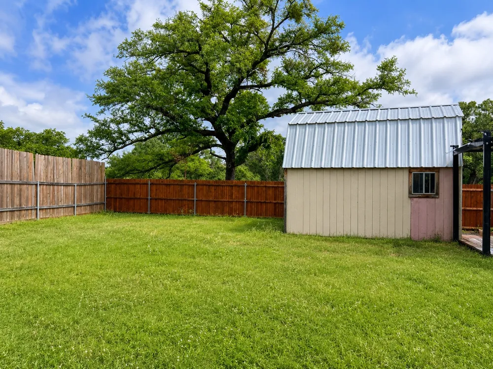 3229 Hiawatha Trail Lake Worth, TX 76135
