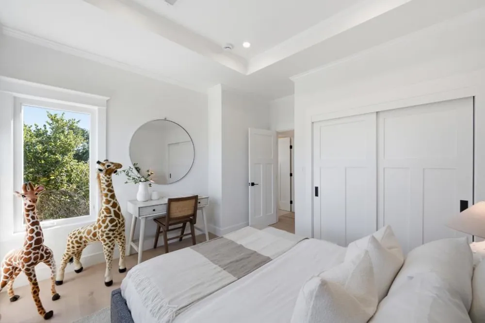 608 Lakeview Way Redwood City, CA 94062