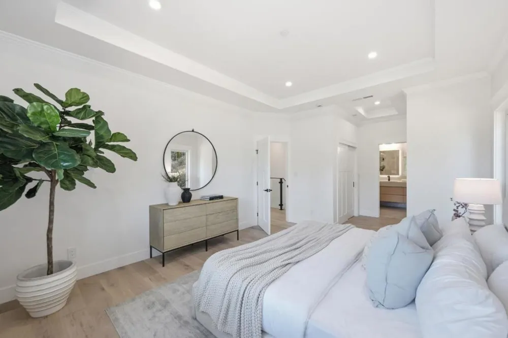 608 Lakeview Way Redwood City, CA 94062