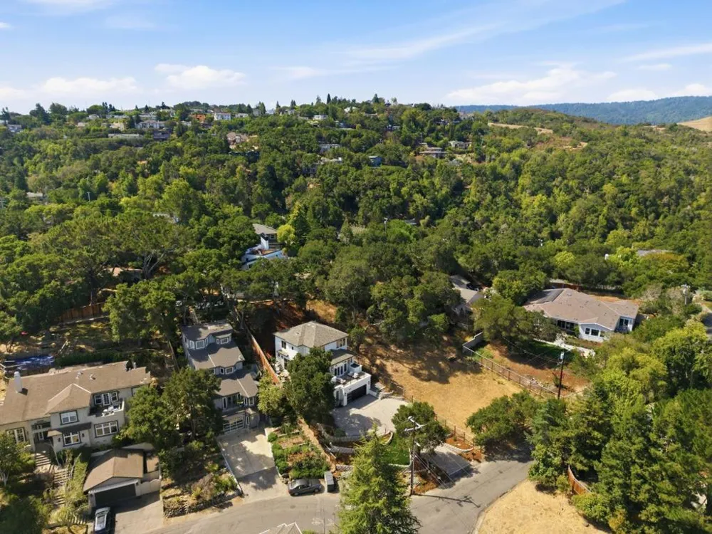 608 Lakeview Way Redwood City, CA 94062
