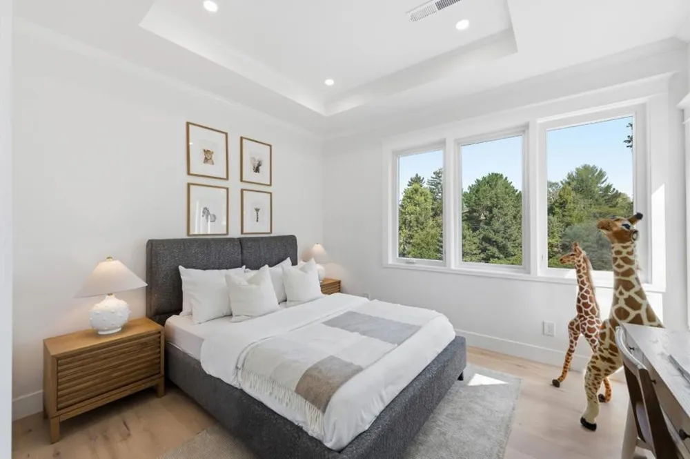 608 Lakeview Way Redwood City, CA 94062