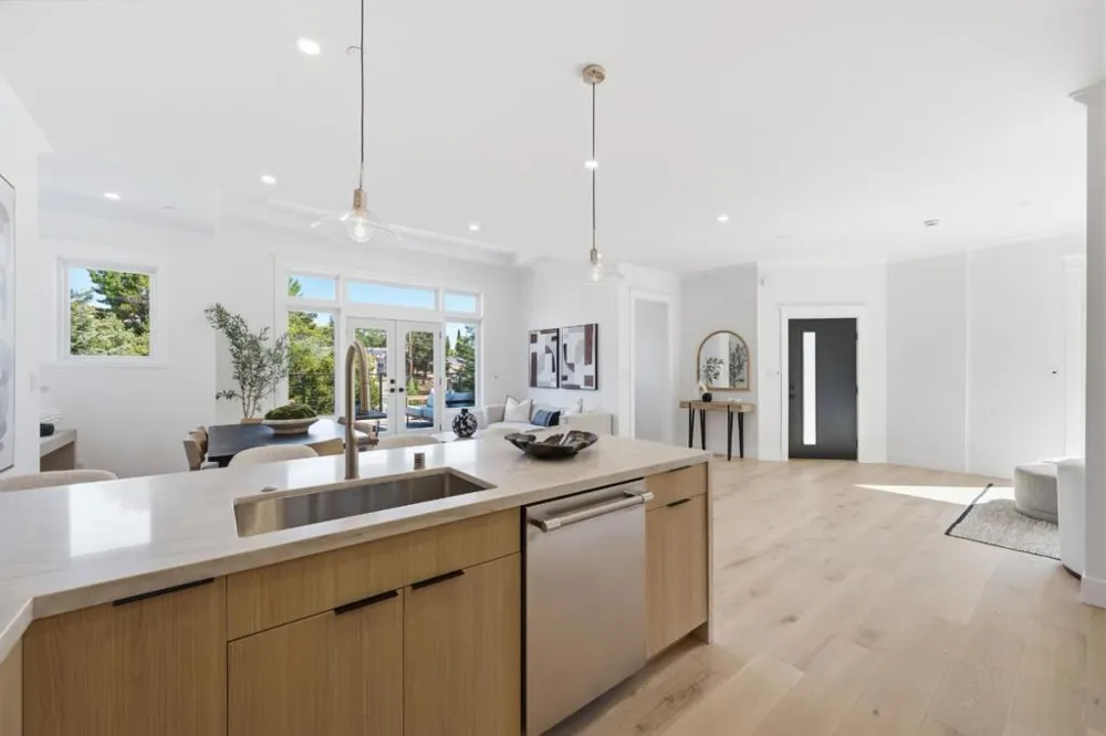 608 Lakeview Way Redwood City, CA 94062