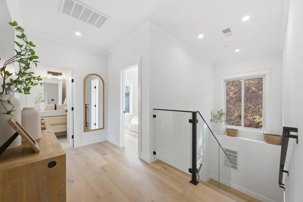 608 Lakeview Way Redwood City, CA 94062