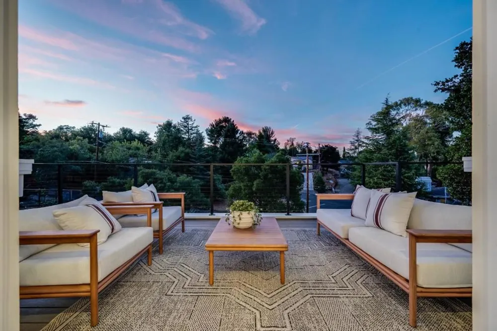 608 Lakeview Way Redwood City, CA 94062