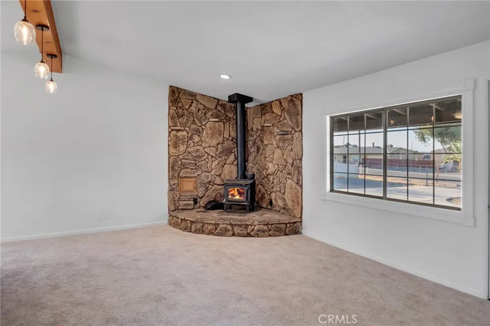 17983 Pitache Street Hesperia, CA 92345
