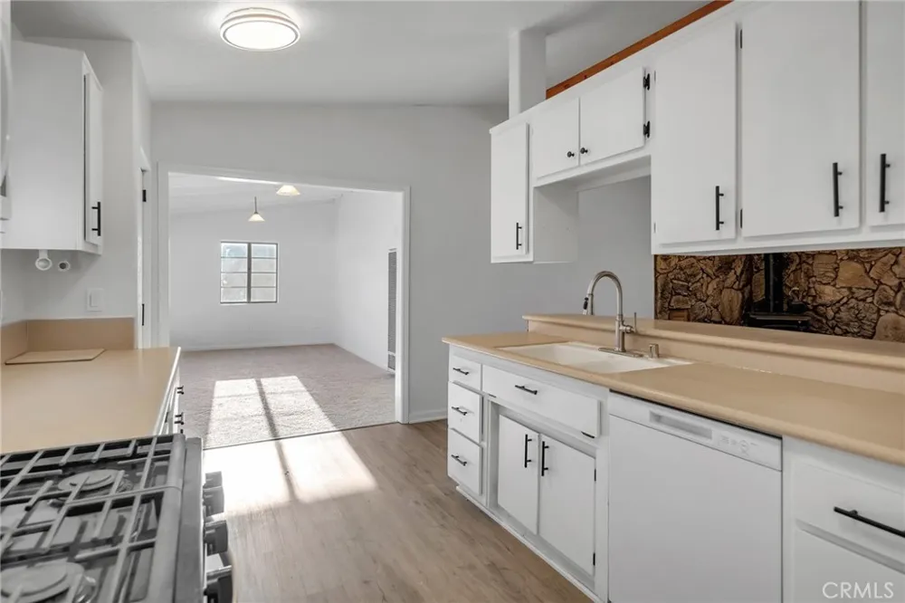 17983 Pitache Street Hesperia, CA 92345