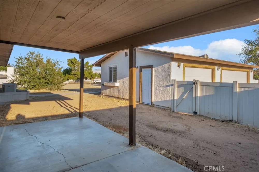 17983 Pitache Street Hesperia, CA 92345