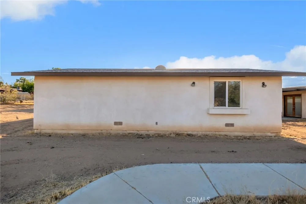 17983 Pitache Street Hesperia, CA 92345