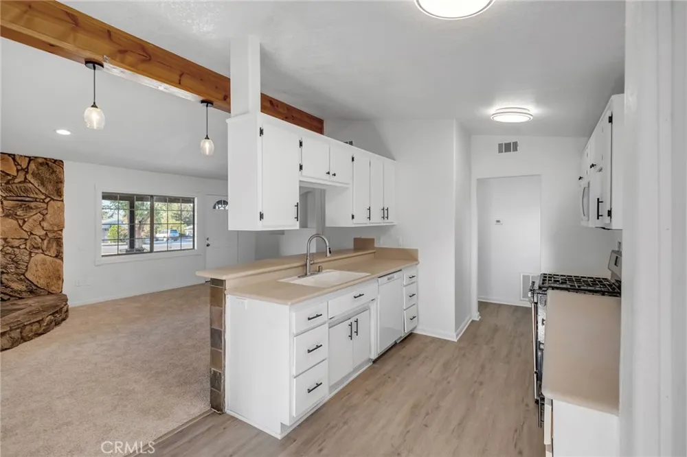 17983 Pitache Street Hesperia, CA 92345
