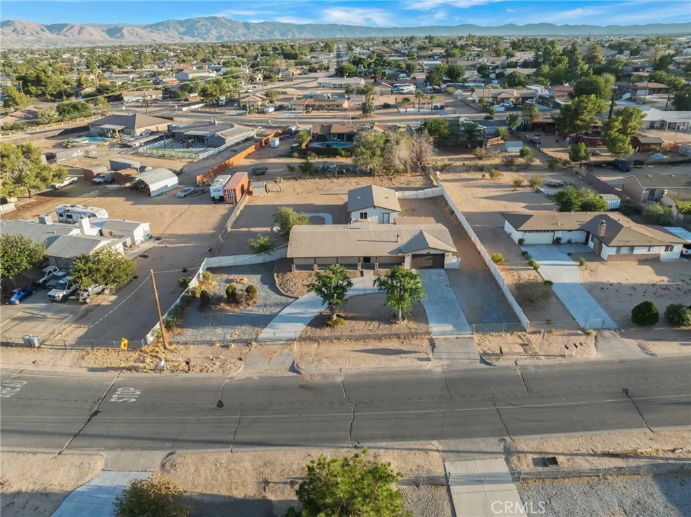 17983 Pitache Street Hesperia, CA 92345