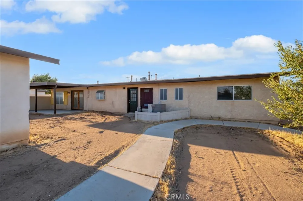 17983 Pitache Street Hesperia, CA 92345