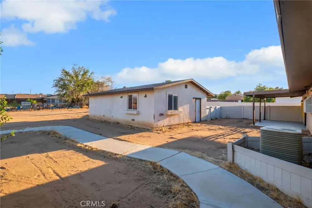 17983 Pitache Street Hesperia, CA 92345