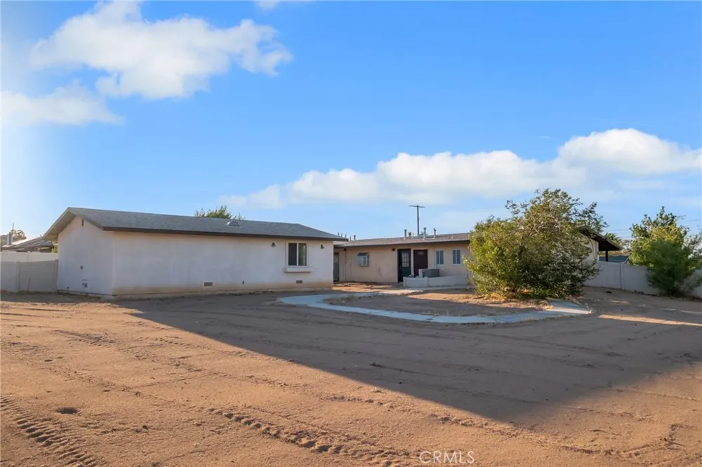 17983 Pitache Street Hesperia, CA 92345