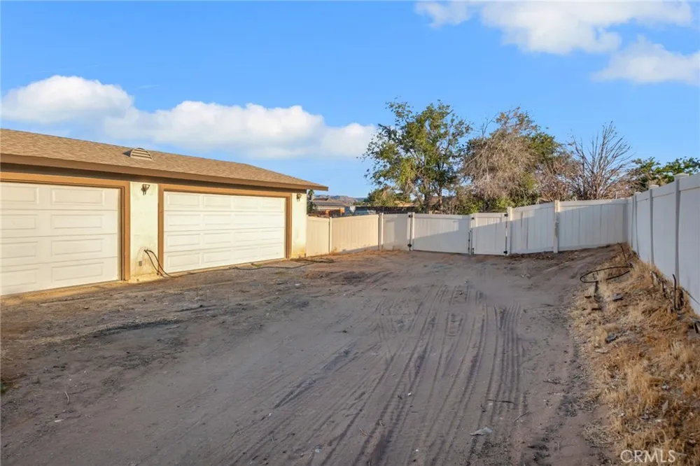17983 Pitache Street Hesperia, CA 92345