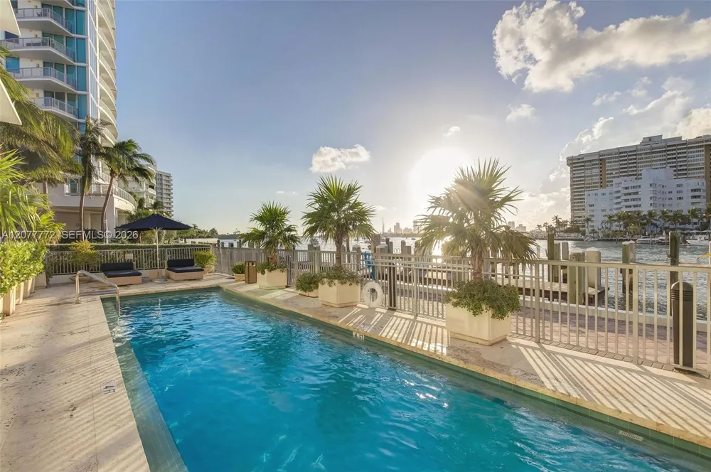 1445 16th St #902 Miami Beach, FL 33139