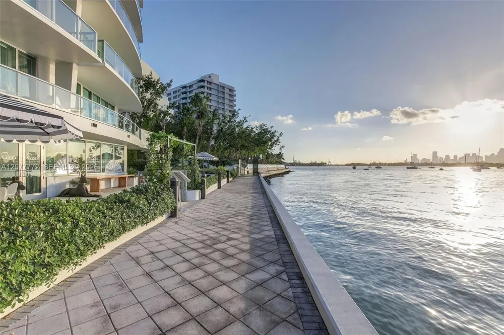 1445 16th St #902 Miami Beach, FL 33139