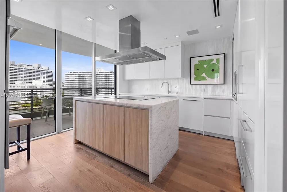 1445 16th St #902 Miami Beach, FL 33139