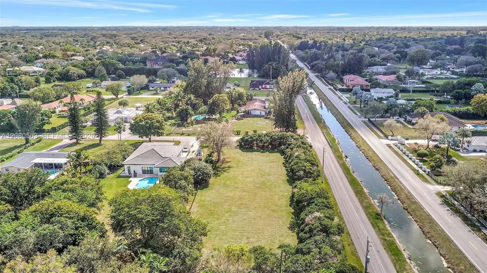 28 SW Street Davie, FL 33330